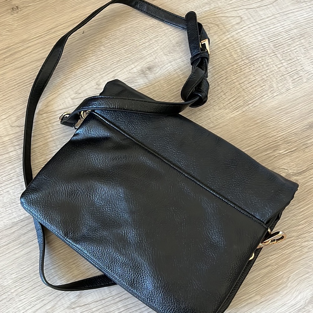 Leather crossbody bag with Initial H - Picture 7 of 10